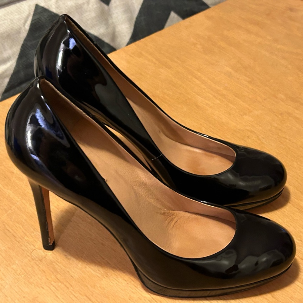 Ann Taylor black patent leather heels size 8M